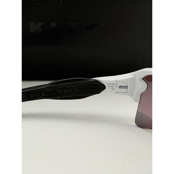 Oakley FLAK 2.0 XL SUNGLASSES OO9188-03 Polished White W/ PRIZM Field Lens - Picture 7 of 15